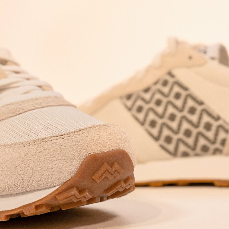 Leichte N'GO Sneaker mit atmungsaktivem Mesh – Modell Hoi An in Schwarz und Grau