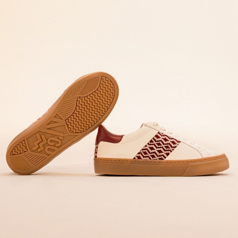 Canvas-Sneaker von N'GO – Modell Na Sang Classic in weinroter Farbgebung