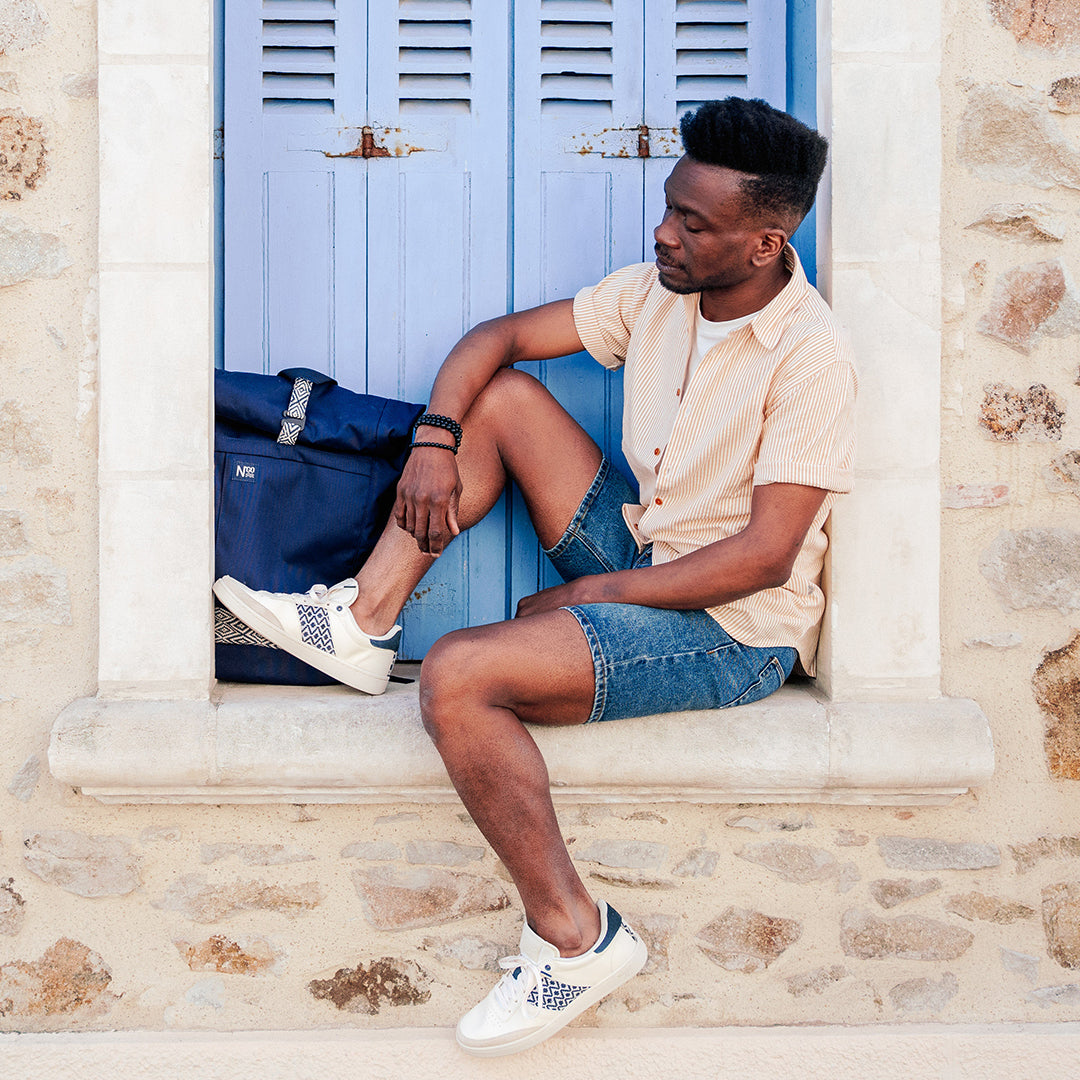 Saigon Classic in Dunkelgrau – vegane Sneaker mit traditionellem vietnamesischem Handwerksmuster.