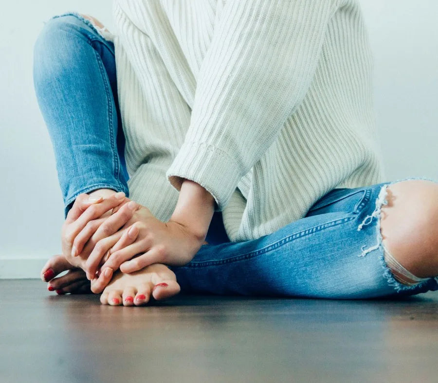 Douleurs aux Pieds : Symptômes, Causes… et Solutions !