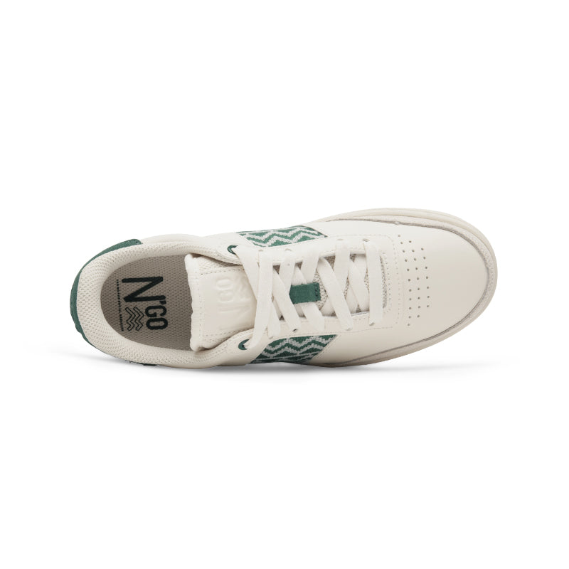 Bequeme Low-Top-Sneaker mit grünem Ethno-Design und recyceltem Innenfutter.