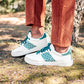 Fair produzierte Sneaker mit grünem Ethno-Design – umweltfreundlich und komfortabel.