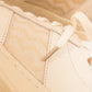 Bequeme und elegante Sneaker mit goldfarbenem Ethno-Design, gefertigt aus chromfreiem Leder und recycelten Materialien.